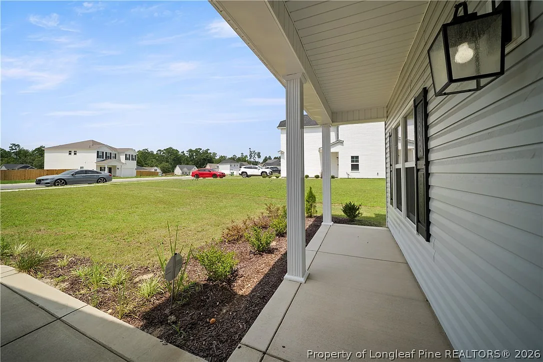 4 bed, 2.5 bath, 1940 sqft, $2,000 — Photo 3