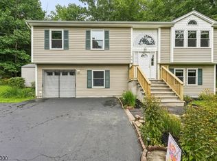 84 Fairlawn Dr, West Milford Twp., NJ 07421