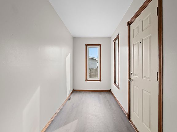 5th image of 2233 E Reservoir St