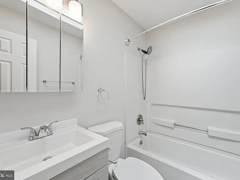 E Rosecroft Village Cir — Photo 24