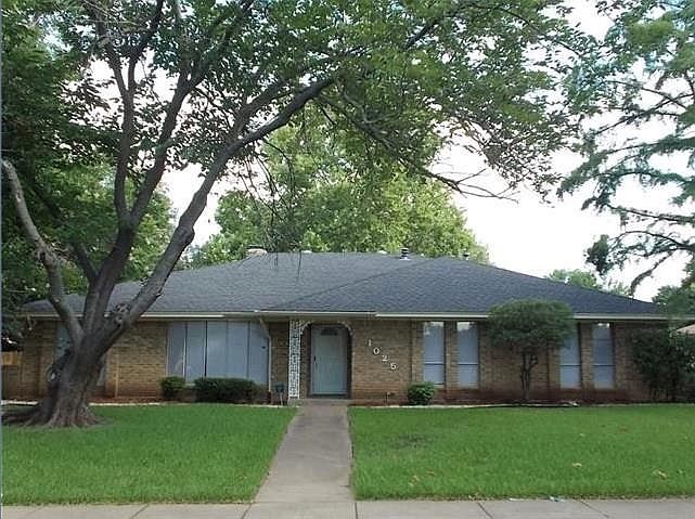 1st image of 1025 Rosewood Dr