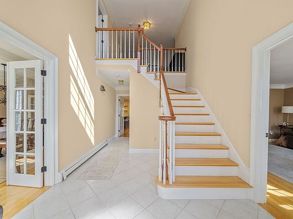 5th image of 35 Pokanoket Ln