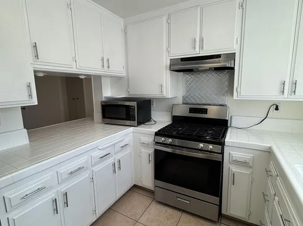 Bungalows PB, 4445 Fanuel St APT 8, San Diego, CA 92109