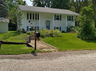 9904 Green St, Hebron, IL 60034