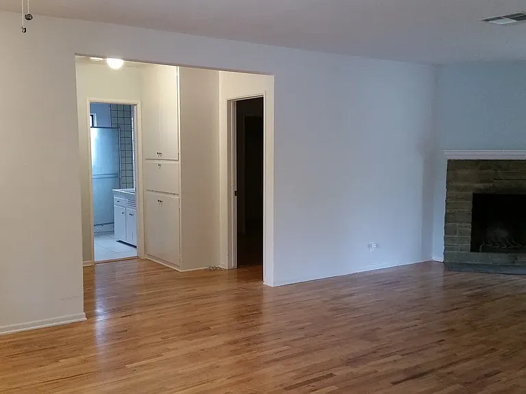 5059 Serrania Ave — Photo 7
