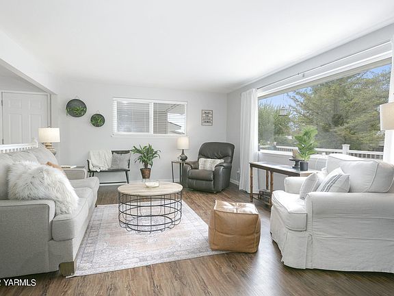 large-afee2ed0-993d-45c9-8704-658a300604