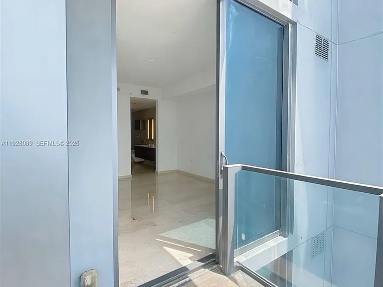 88 SW 7th St #3906 — Photo 11