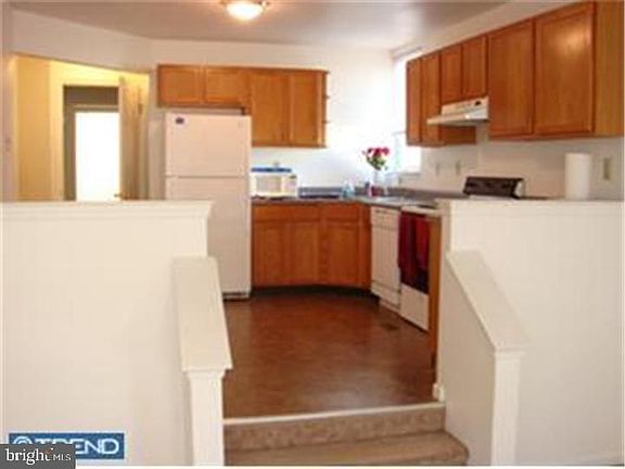 4th image of 200 Ford St #1