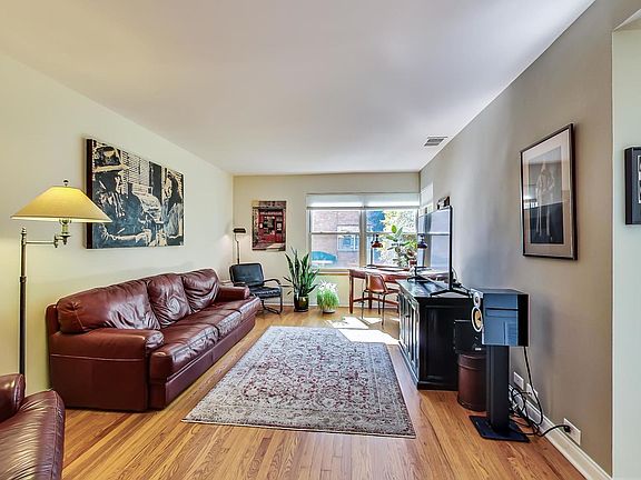 3rd image of 4933 N Wolcott Ave APT 1A