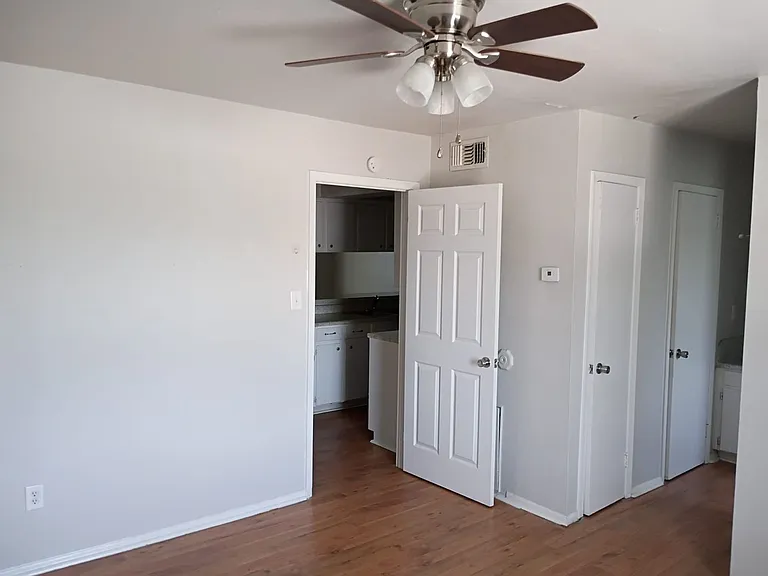 1518 East Ave — Photo 16