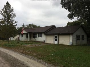 502 Hawk Ln, Fraziers Bottom, WV 25082