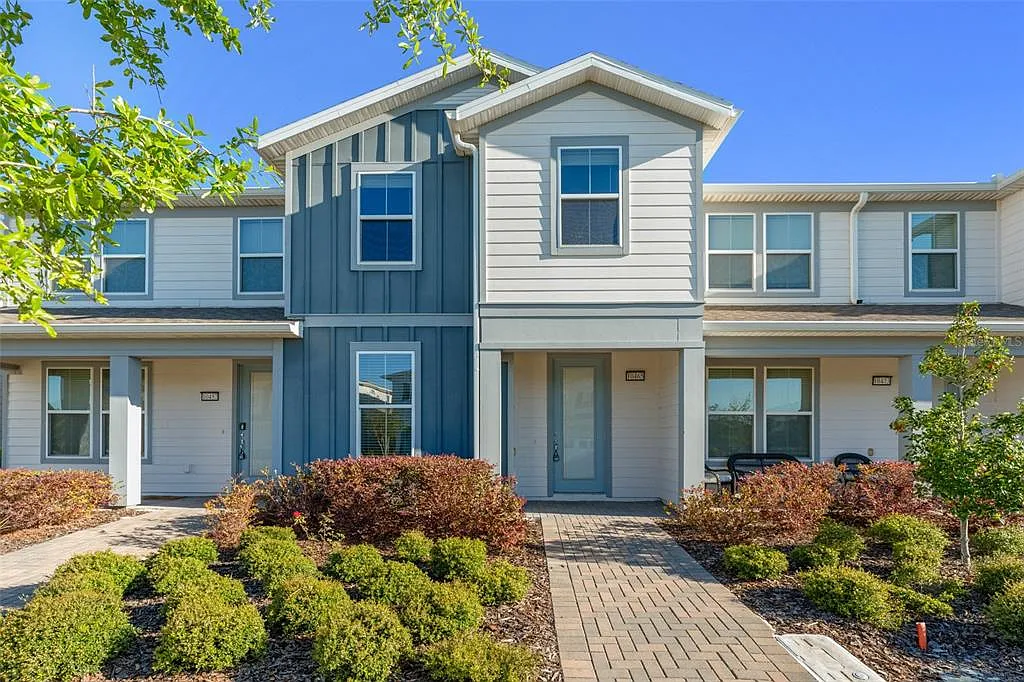4 bed, 3.0 bath, 1809 sqft, $3,000 — Photo 1