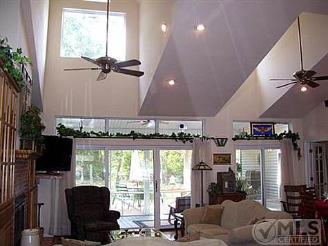 2nd image of 122 Shoshone Dr