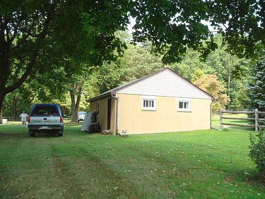 4th image of 3869 Geryville Pike