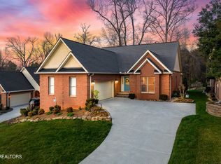 270 Valley View Dr, Lenoir City, TN 37772