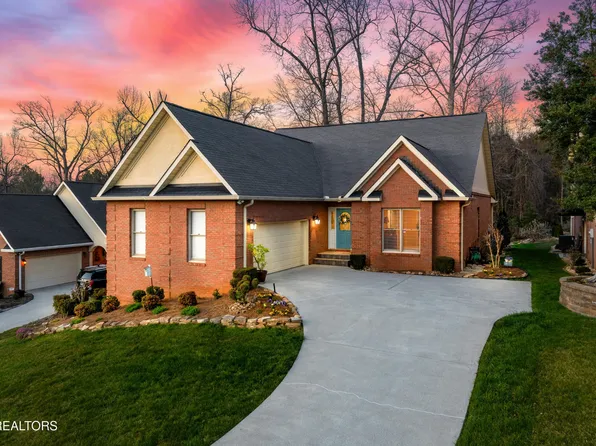 270 Valley View Dr, Lenoir City, TN 37772