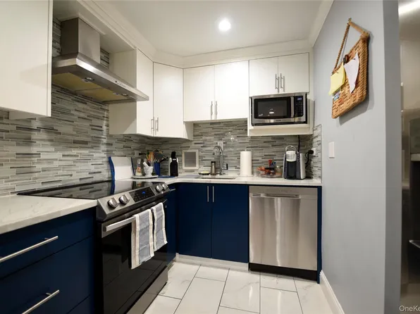 7-7 190th St #7A, Flushing, NY 11358