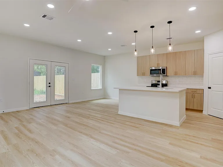 8314 Williamsdell St #B — Photo 3