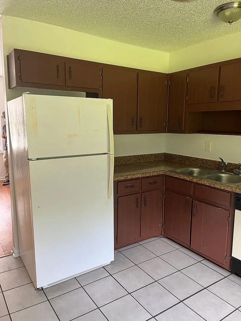Carlton Commons Apartments — Photo 3