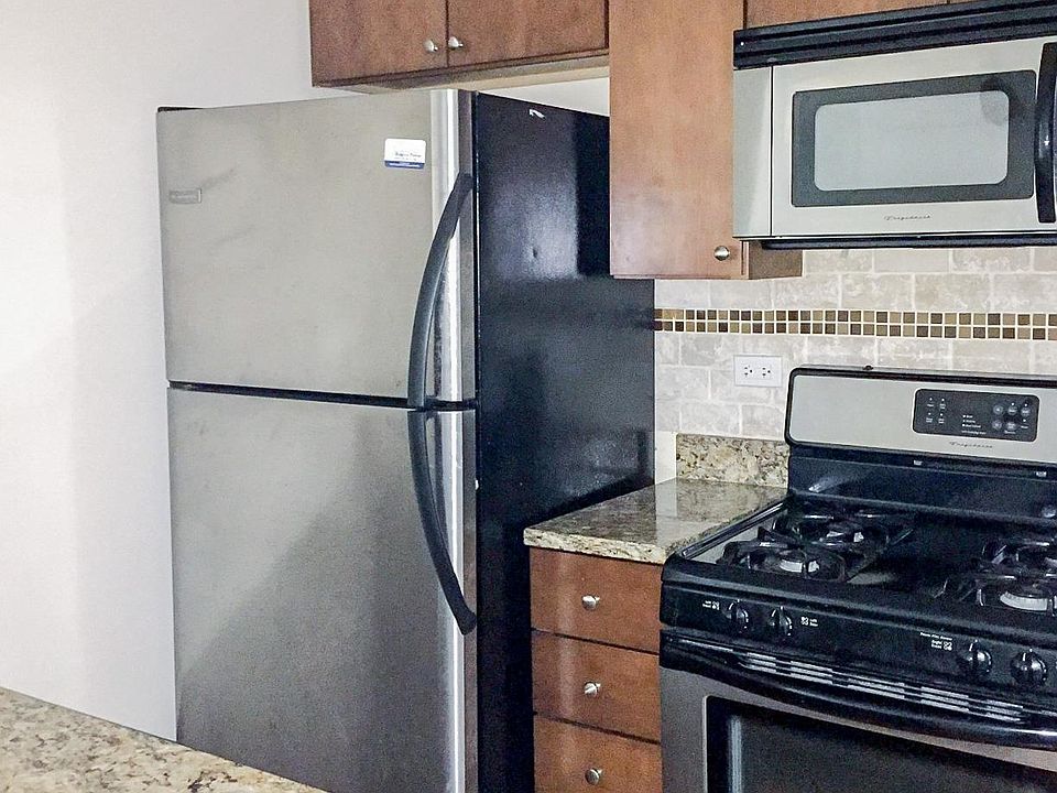 1st image of 3808 1/2 N Marshfield Ave #3