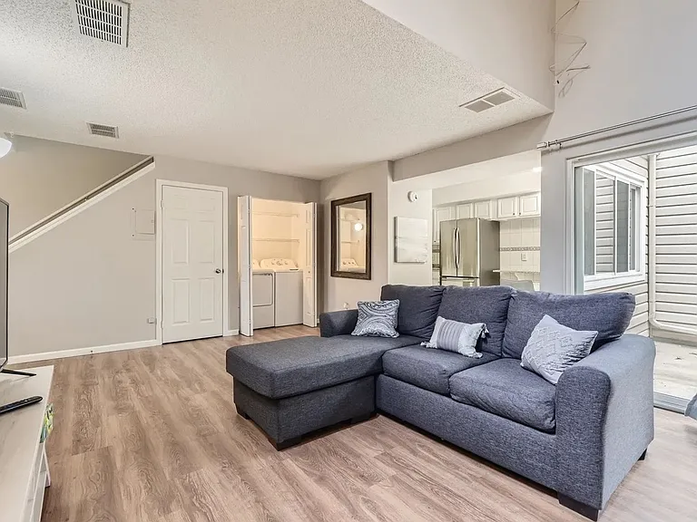 2656 S Xanadu Way #B — Photo 2