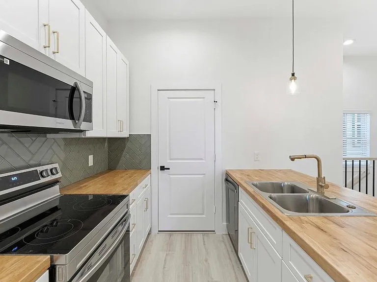 7809 Dyer St — Photo 5