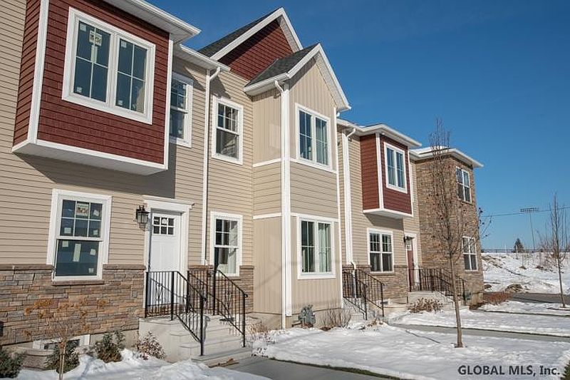 5th image of 1111 Barrett Street