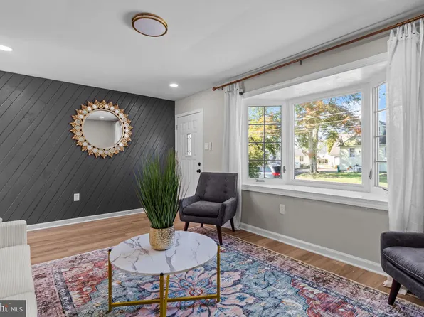 819 Central Ave, Croydon, PA 19021