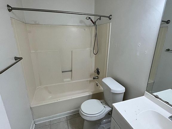 5th image of 4514 Bonnell Dr NW #C