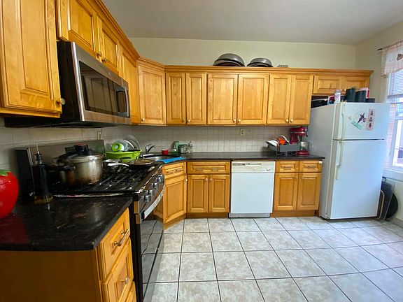5th image of 315 Kennedy Blvd Floor 1