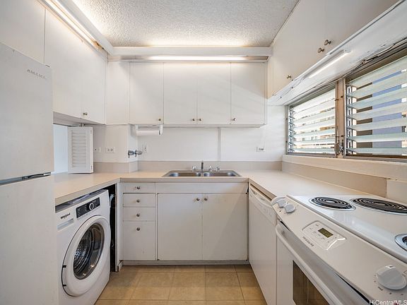 2nd image of 2421 Ala Wai Blvd APT 1202
