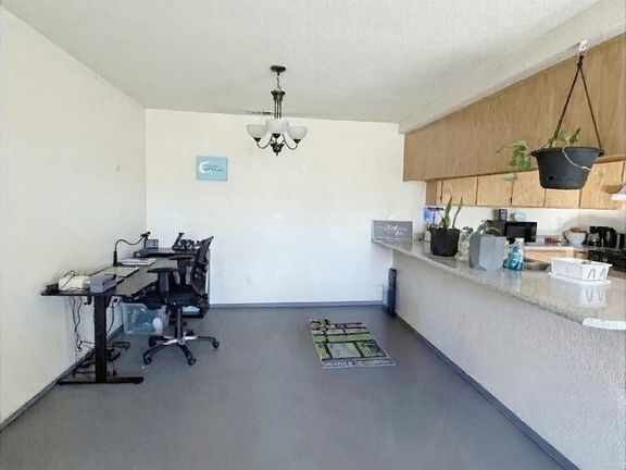 5th image of 225 Derek Dr