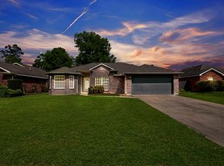 9819 Cassowary Dr, Conroe, TX 77385