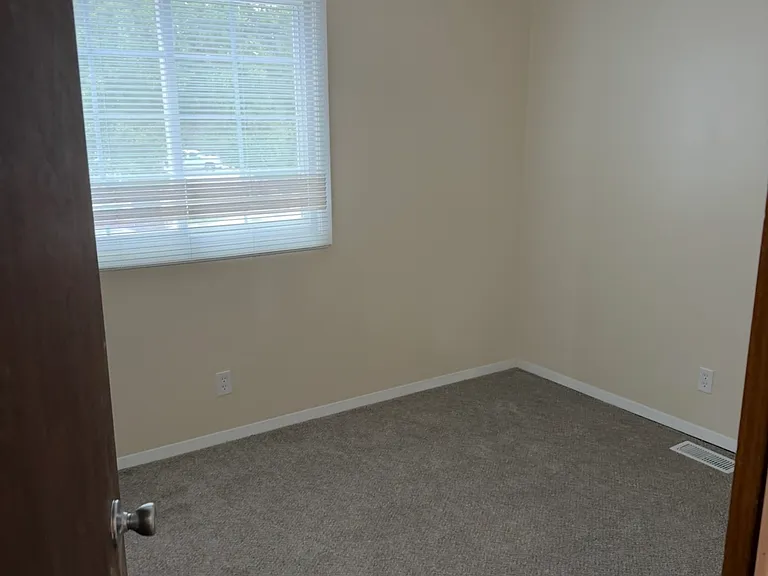 5020 Southwood Cir — Photo 6