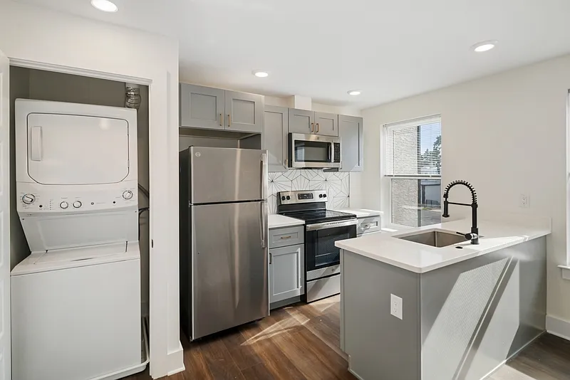 7620 Ridge Ave — Photo 3