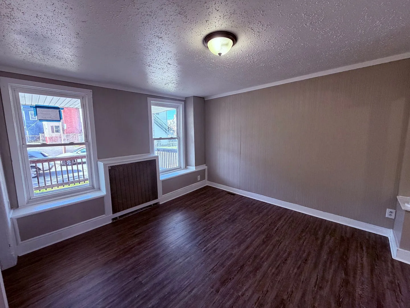 4 Bed/1.5 Bath Single Family Home Located in Albany! — Photo 2