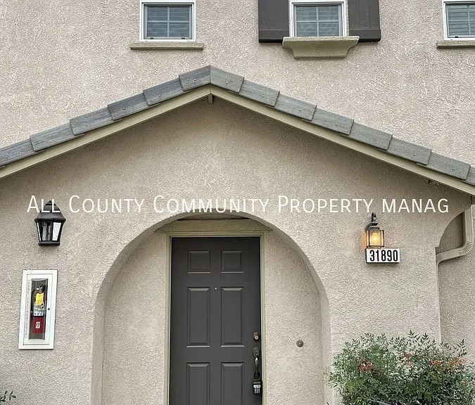31890 Delfina Way — Photo 2