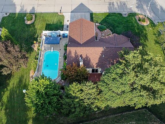 5th image of 295 Sunflower Dr