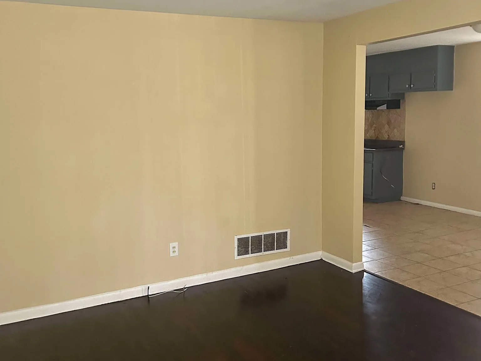3 bed, 1050 sqft, $950 — Photo 2