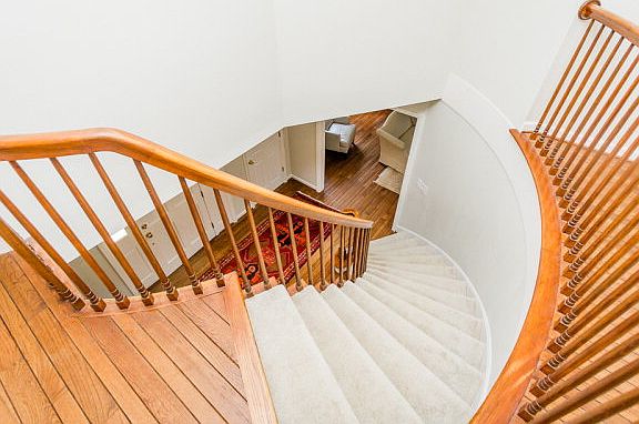 3rd image of 523 Morgan Ln