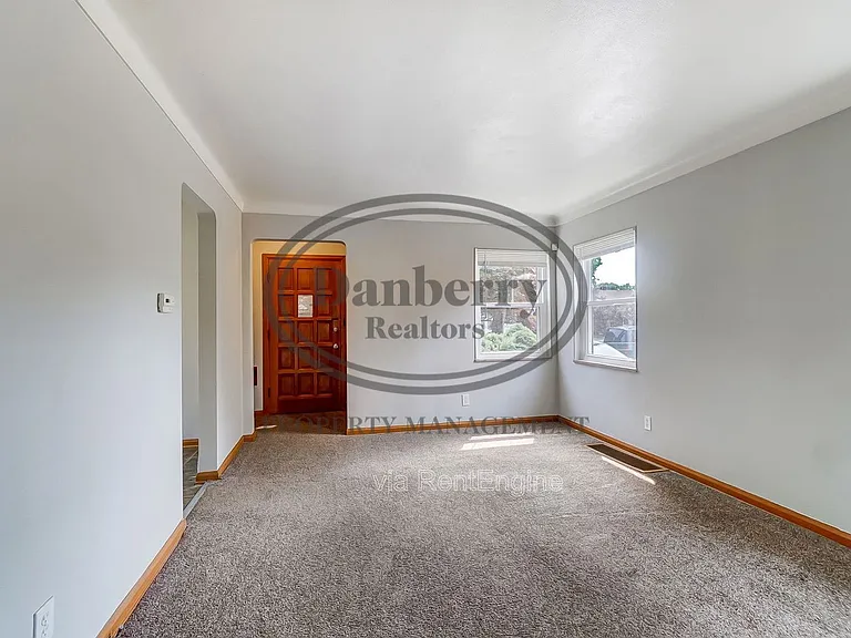 347 Darrow Ave — Photo 4