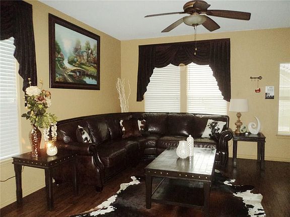 3rd image of 9851 Walnut Hill Dr