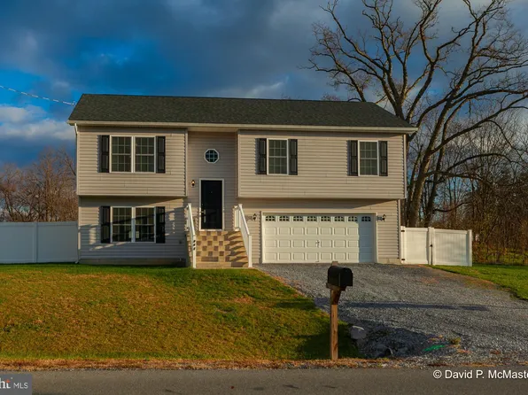 811 Wendover Dr, Bunker Hill, WV 25413