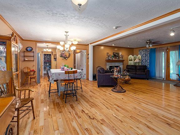 4th image of 13641 Pacific Ln