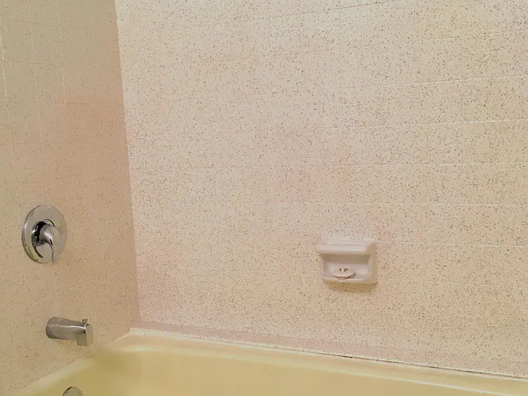 4000 Lakeside Dr — Photo 21