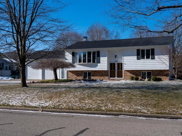 1406 Greenbriar St, Mount Pleasant, MI 48858