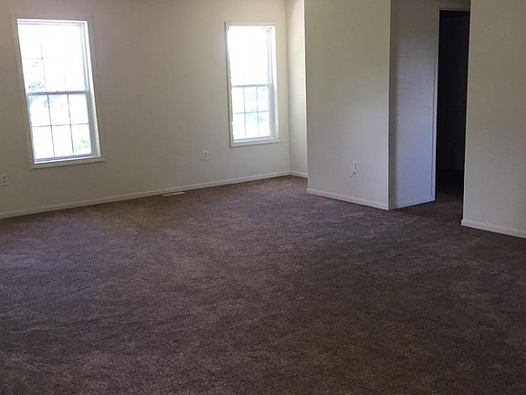 5th image of 136 Rush Ln