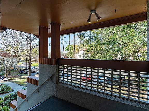 4th image of 704 Wood Hill Dr