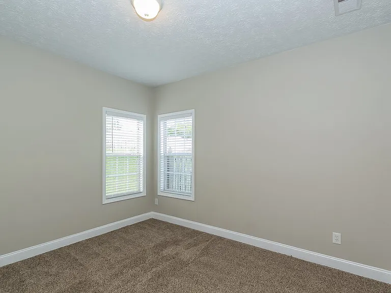 370 Whitney Ln — Photo 10