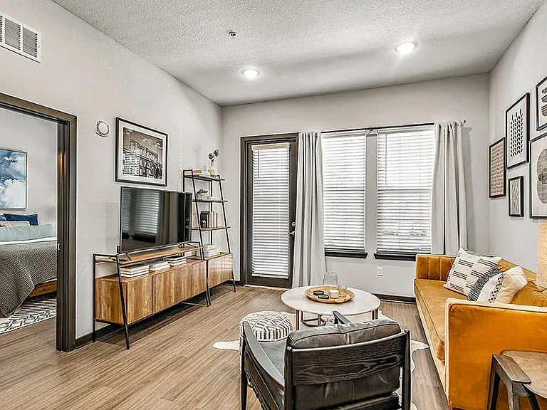 Cortland Santos Flats — Photo 5